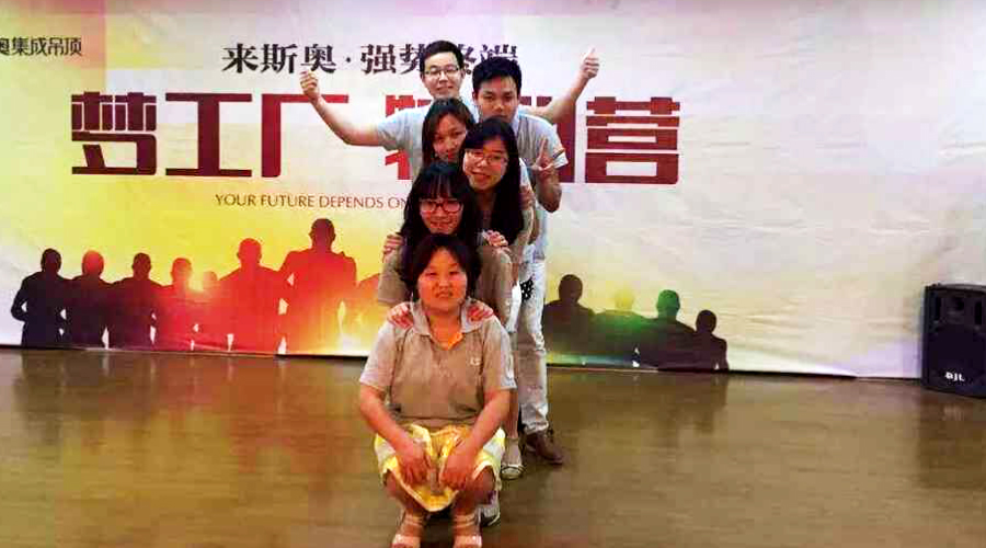 集成吊顶展翅翱翔